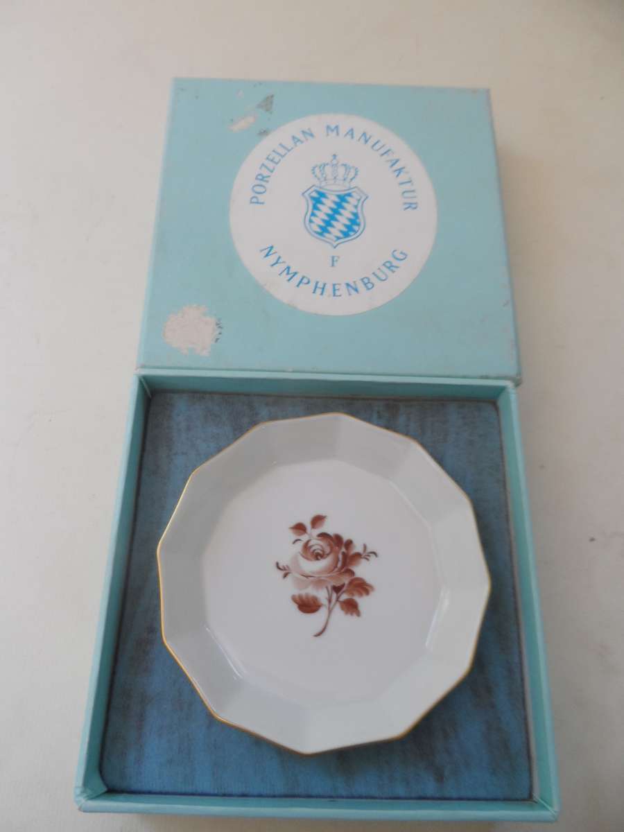 NYMPHENBURG PORZELLAN MANUFAKTUR , No. 206/22,  TRINKET DISH , new,  in original box
