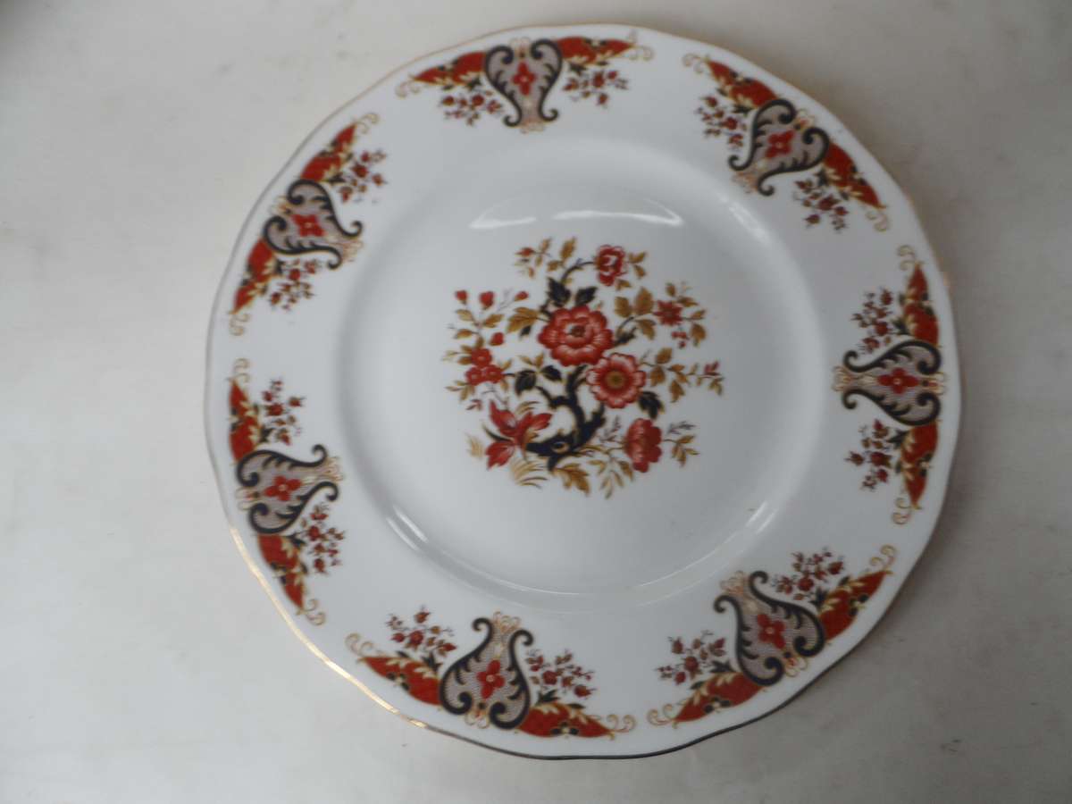 COLCLOUGH  LARGE SERVER / CAKE PLATE  Design  H875     27 cm. / 10 3/ 4 ins. diam.