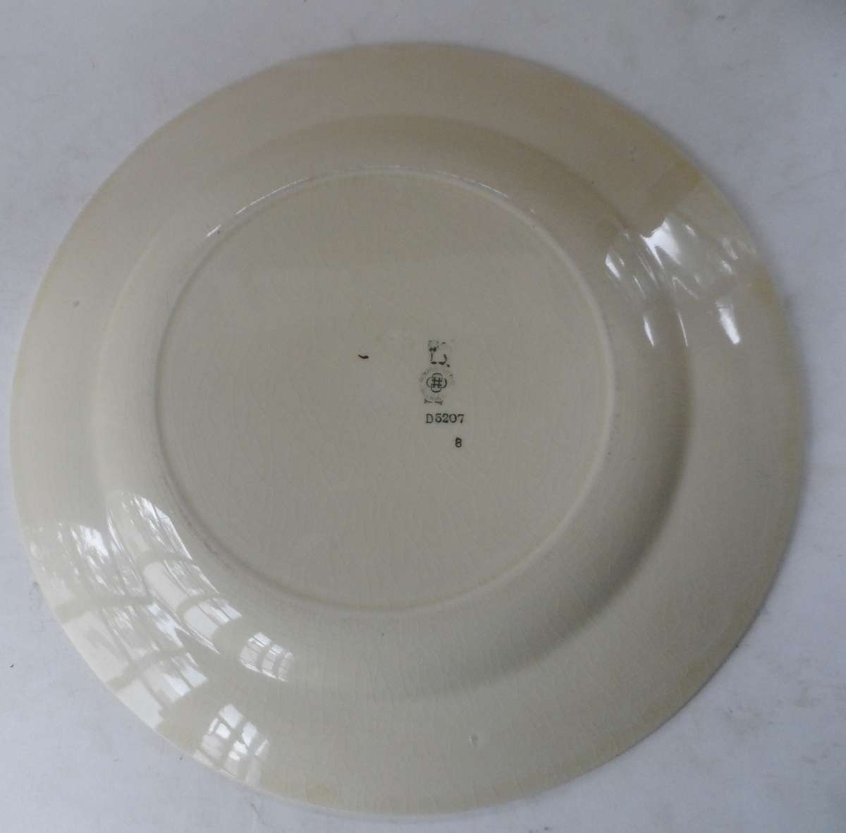 ROYAL DOULTON CABINET / DISPLAY, WALL  PLATE ' ' design No. D5207  -  8  26,5 cm. / 10 1/4 ins. diam