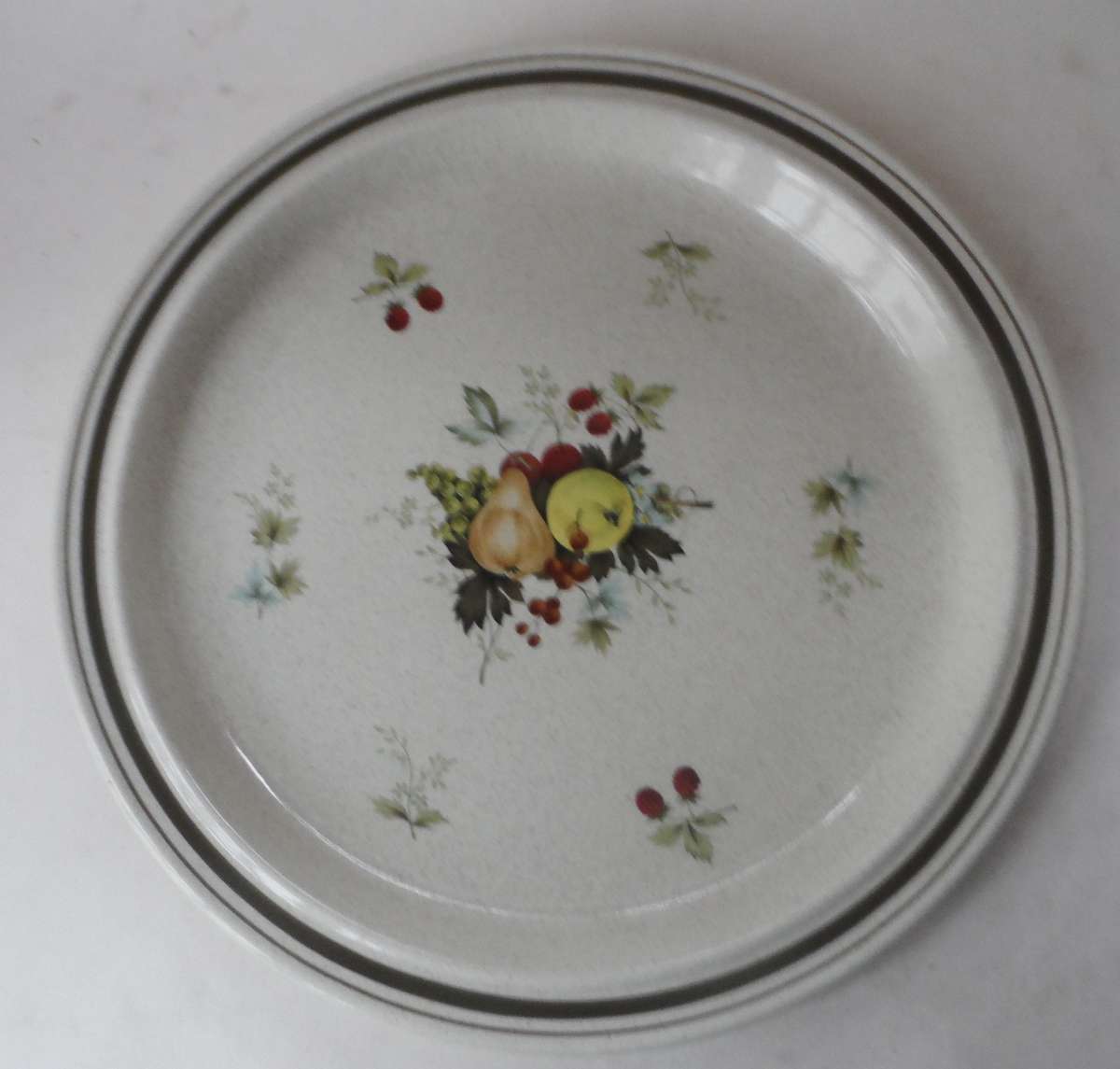 ROYAL DOULTON TABLE WARE ,   LAMBETH WARE   PLATE ' CORNWALL ' LS1015