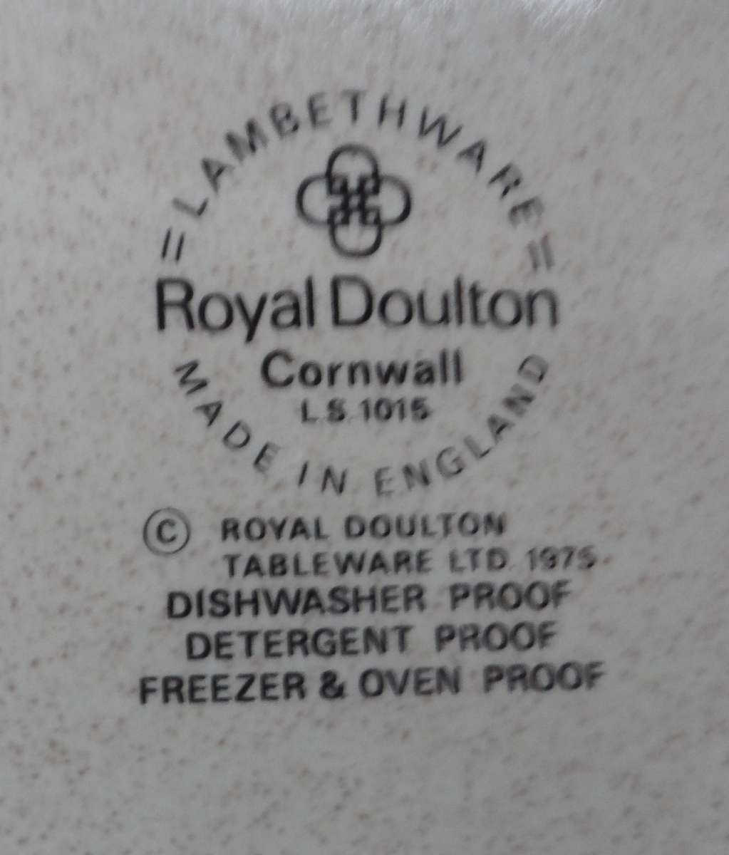 ROYAL DOULTON TABLE WARE ,   LAMBETH WARE   PLATE ' CORNWALL ' LS1015