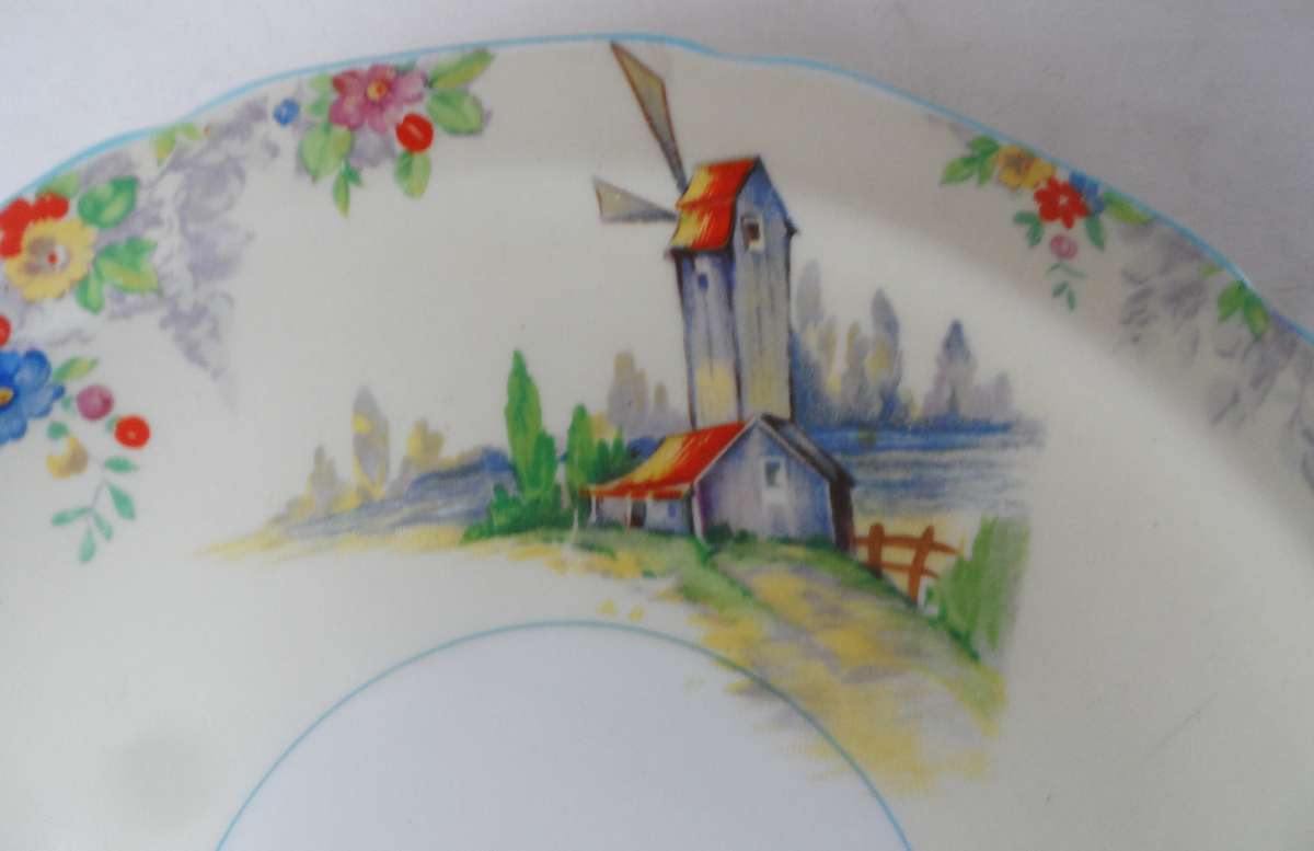 GRINDLEY  TUNSTALL, ENGLAND  TAB HANDLED SANDWICH, CAKE , GATEAU , PLATTER    26 cm. X 24 cm.