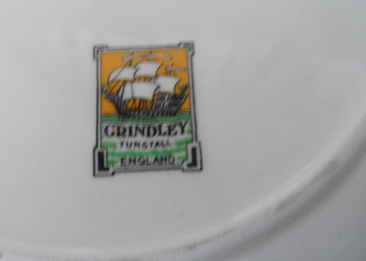 GRINDLEY  TUNSTALL, ENGLAND  TAB HANDLED SANDWICH, CAKE , GATEAU , PLATTER    26 cm. X 24 cm.