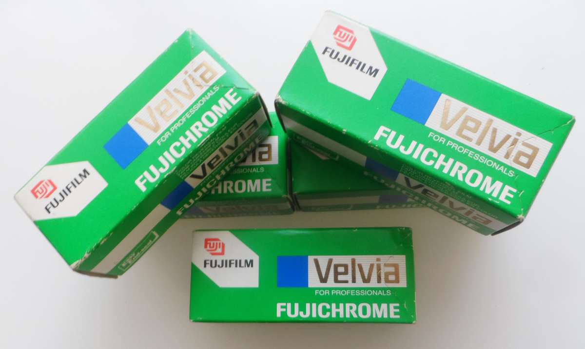 VELVIA  FUJICHROME 100F PROFESSIONAL  DAYLIGHT,  RVP 120  CR56/E6 EXPIRED FILM 2005/ 7   X 5  FILM