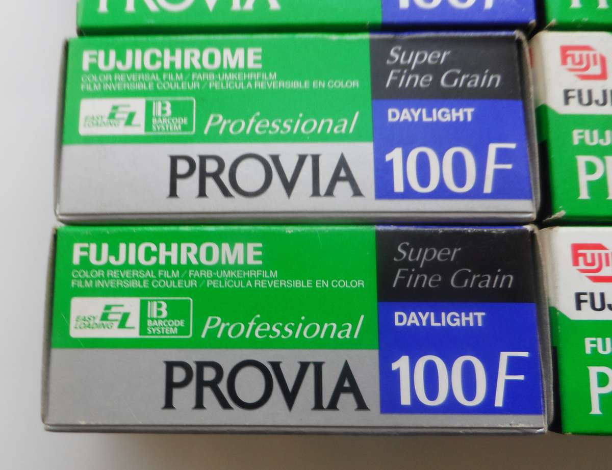 PROVIA FUJIFILM 100F PROFESSIONAL SUPER FINE GRAIN   DAYLIGHT,  RDP III 120  CR56/E6   X10