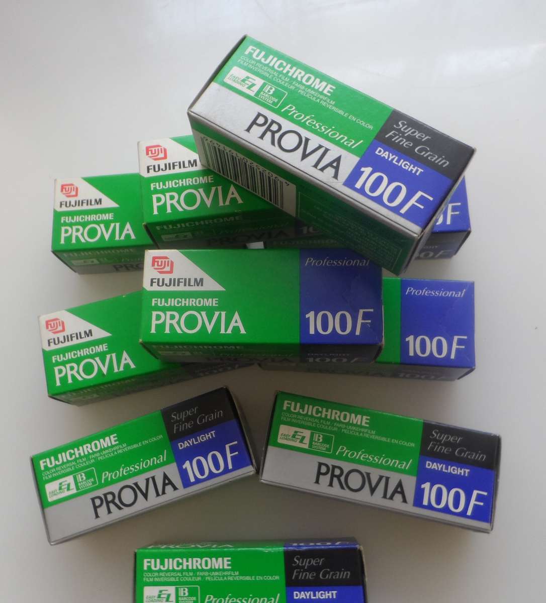 PROVIA FUJICHROME PROFESSIONAL , SUPER FINE GRAIN , DAYLIGHT 100F , PACK OF 10 , EXPIRED 2003-3