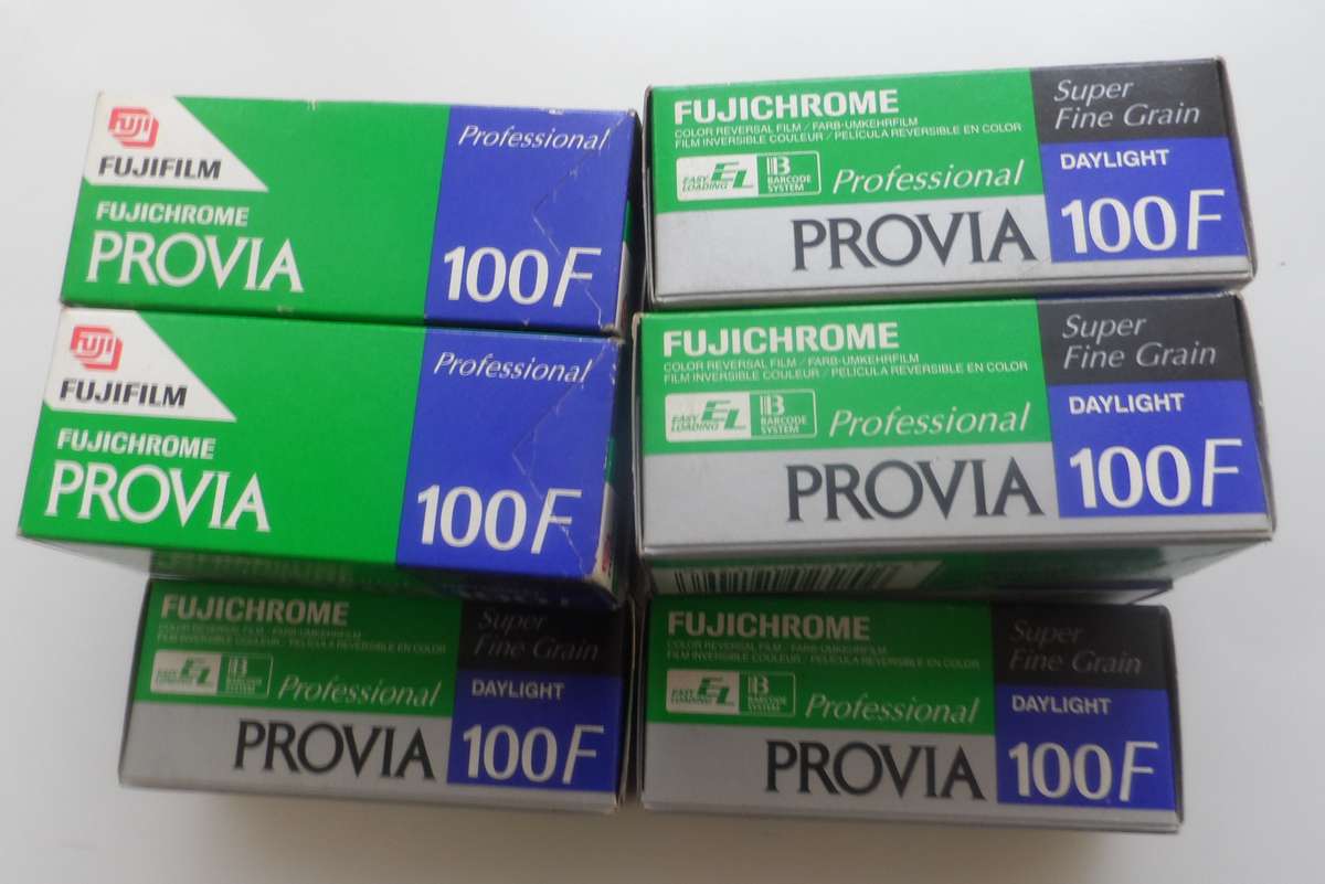 PROVIA FUJICHROME PROFESSIONAL , SUPER FINE GRAIN , DAYLIGHT 100F , PACK OF 10 , EXPIRED 2003-3