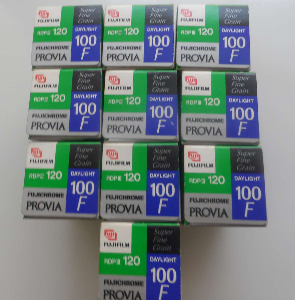 PROVIA FUJICHROME PROFESSIONAL , SUPER FINE GRAIN , DAYLIGHT 100F , PACK OF 10 , EXPIRED 2003-3