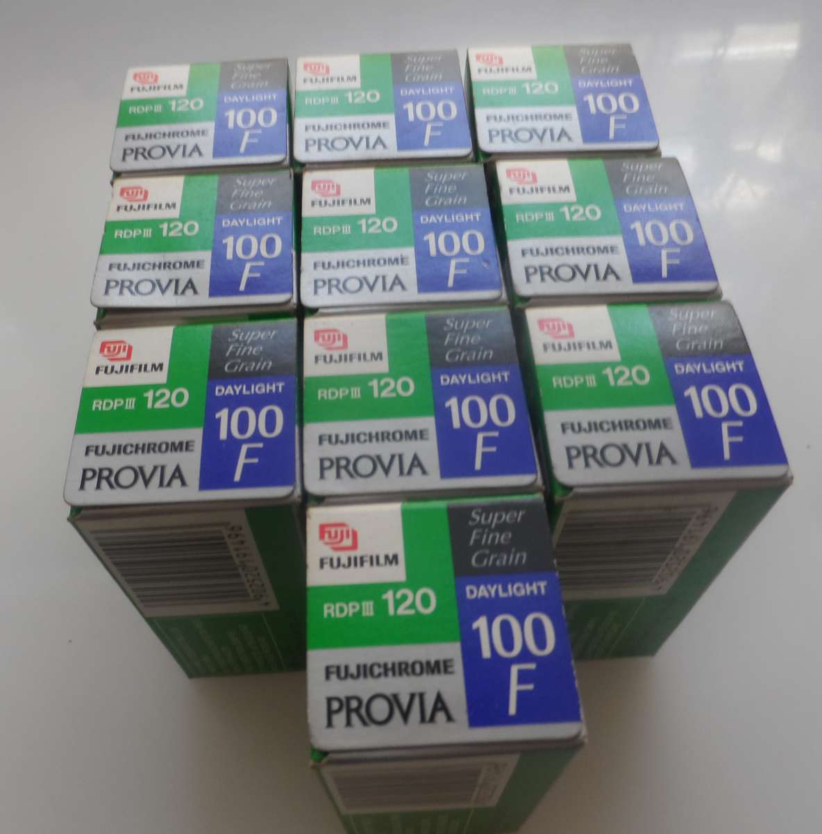 PROVIA FUJICHROME PROFESSIONAL , SUPER FINE GRAIN , DAYLIGHT 100F , PACK OF 10 , EXPIRED 2003-3