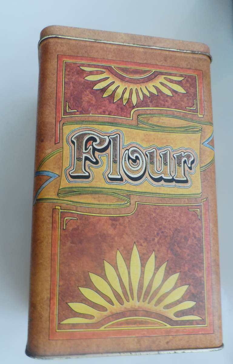 VINTAGE 2002  COLLECTIBLE SNOWFLAKE FLOUR, LIDDED STORAGE TIN