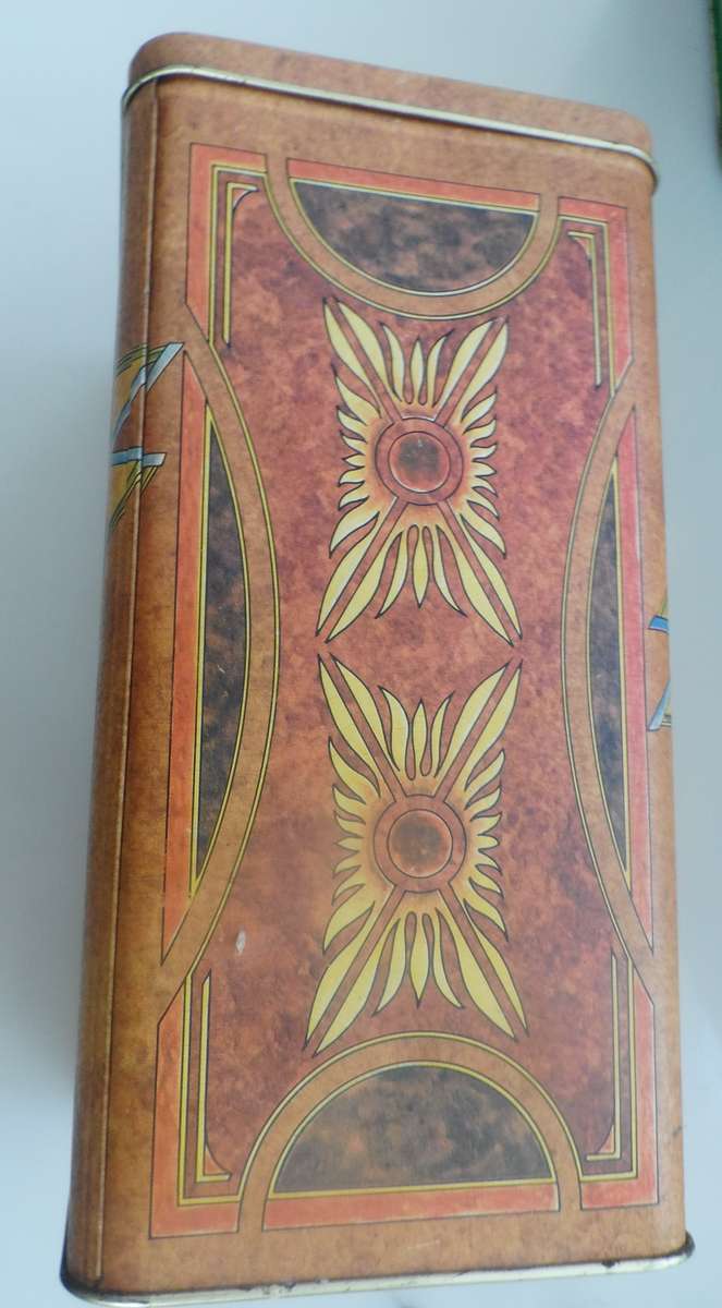 VINTAGE 2002  COLLECTIBLE SNOWFLAKE FLOUR, LIDDED STORAGE TIN