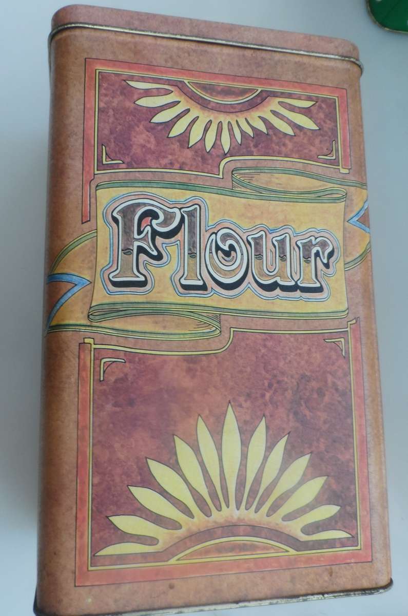 VINTAGE 2002  COLLECTIBLE SNOWFLAKE FLOUR, LIDDED STORAGE TIN