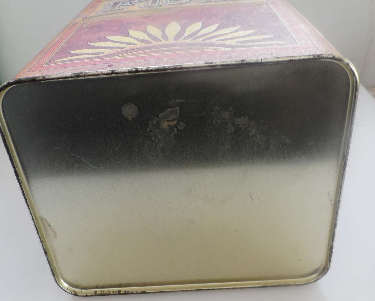 VINTAGE 2002  COLLECTIBLE SNOWFLAKE FLOUR, LIDDED STORAGE TIN