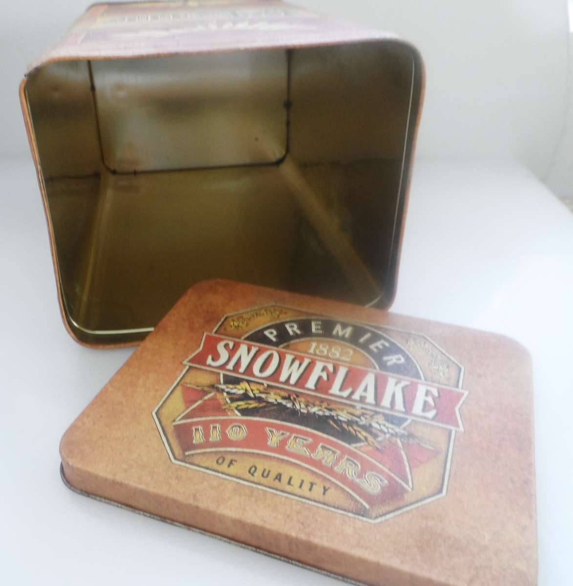 VINTAGE 2002  COLLECTIBLE SNOWFLAKE FLOUR, LIDDED STORAGE TIN