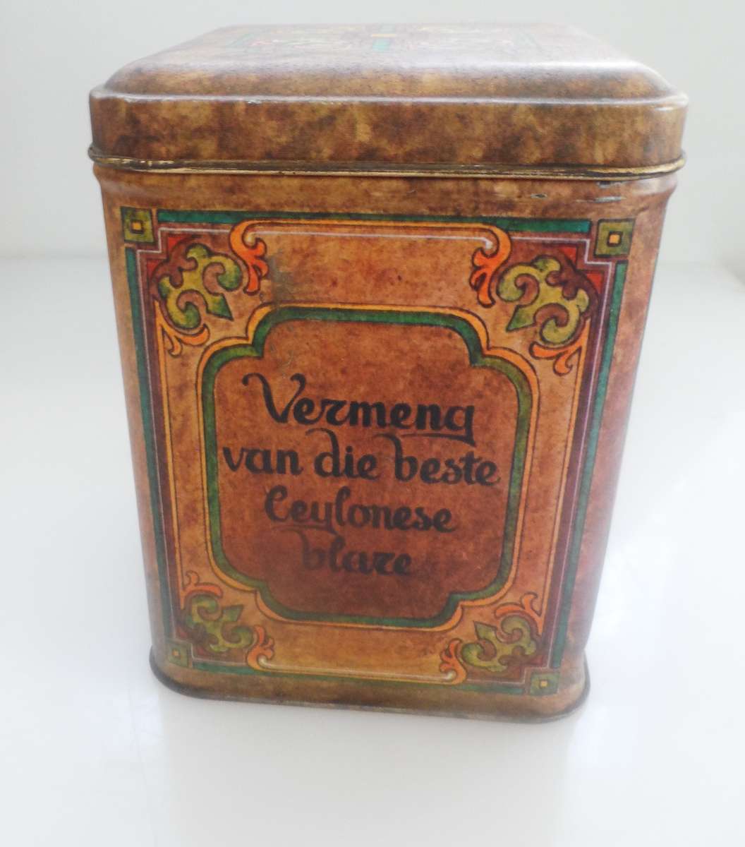 VINTAGE COLLECTIBLE , GOLDEN LEAF TEA ,  LIDDED STORAGE TIN