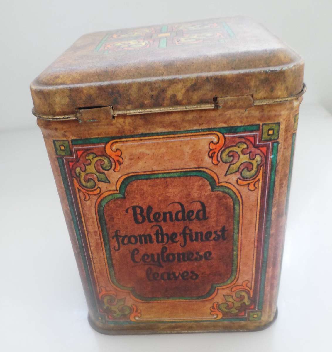 VINTAGE COLLECTIBLE , GOLDEN LEAF TEA ,  LIDDED STORAGE TIN