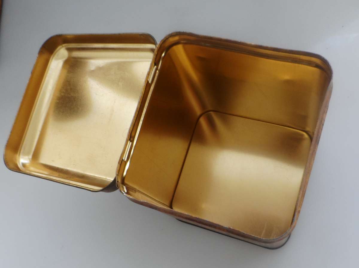 VINTAGE COLLECTIBLE , GOLDEN LEAF TEA ,  LIDDED STORAGE TIN