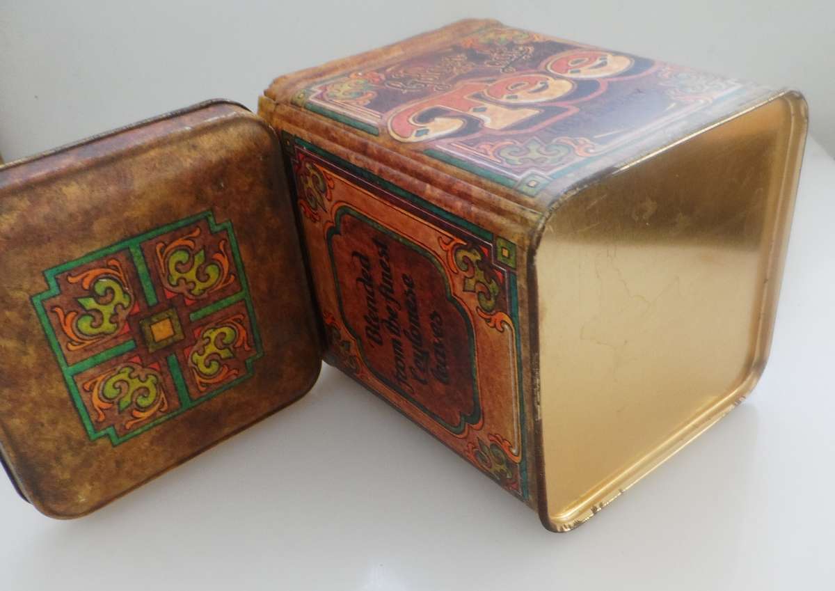 VINTAGE COLLECTIBLE , GOLDEN LEAF TEA ,  LIDDED STORAGE TIN