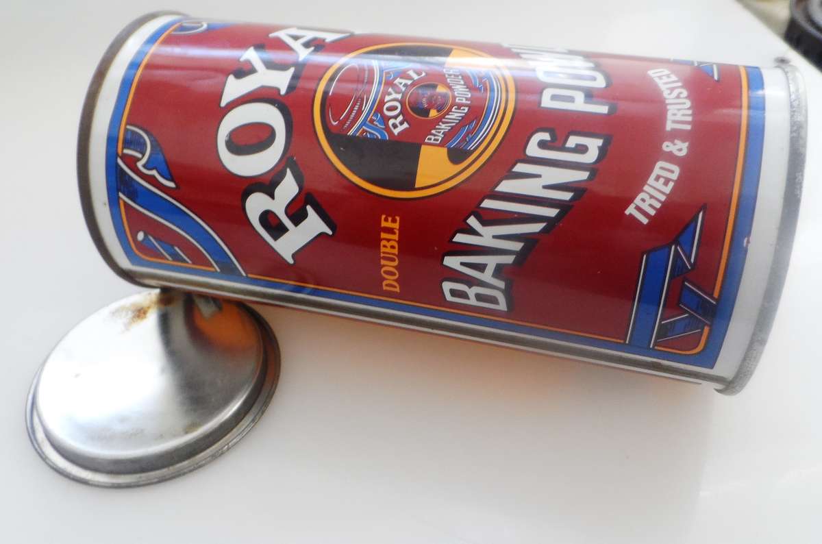 VINTAGE COLLECTIBLE , NABISCO, ROYAL BAKING POWDER  STORAGE TIN ( 500grm. ).