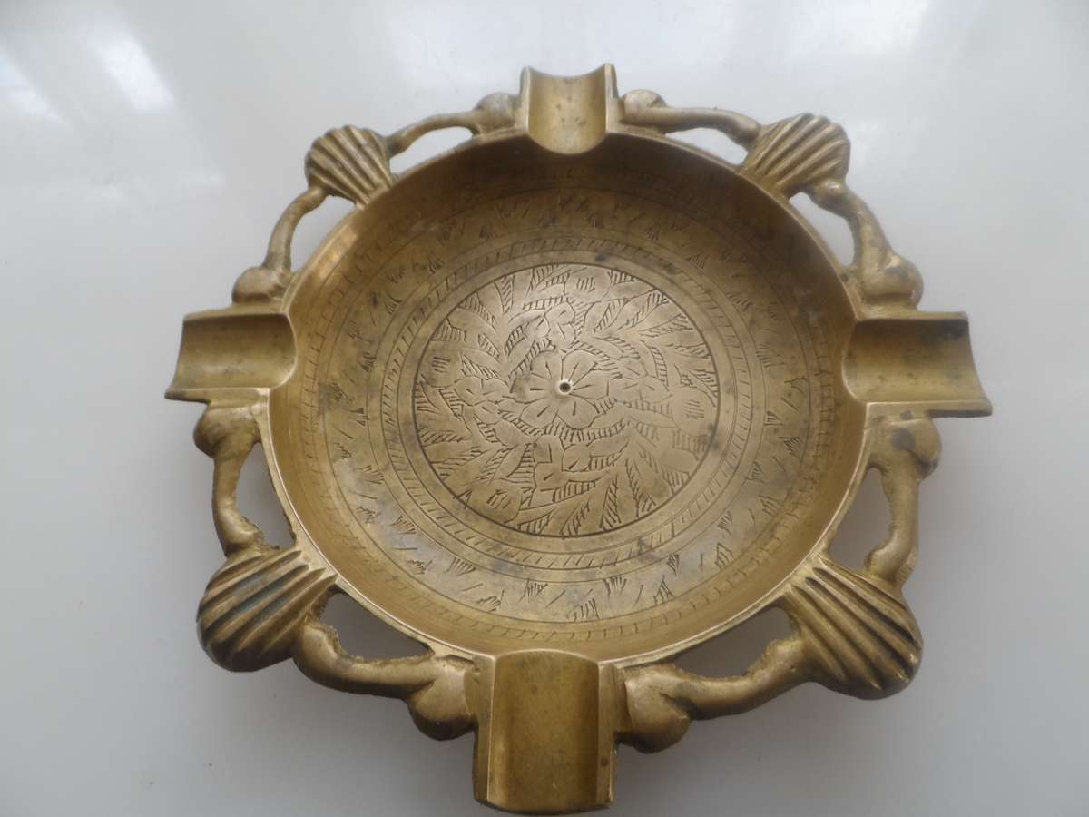 SOLID VINTAGE 1940,s BRASS, ASH TRAY
