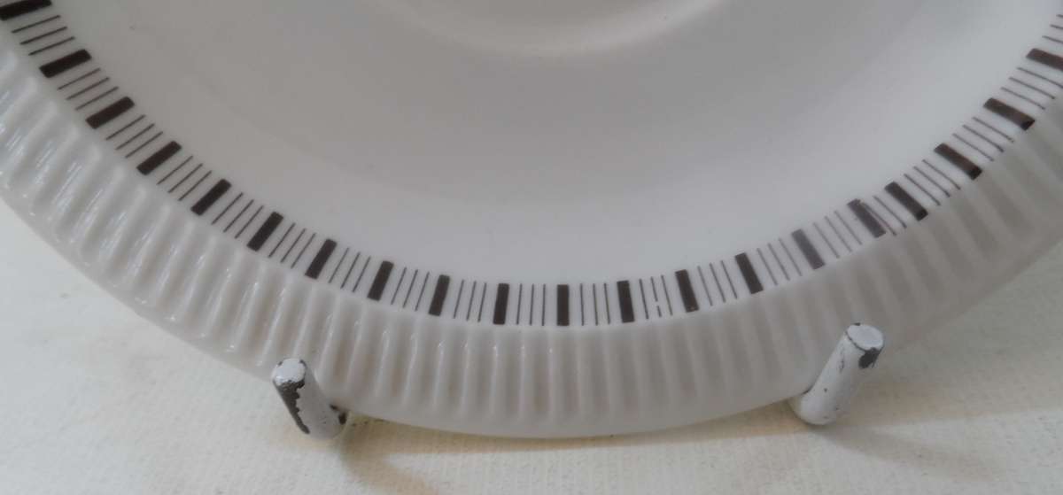 ARZBERG  GERMANY  replacement saucers    design No. 152  ( 6 available )