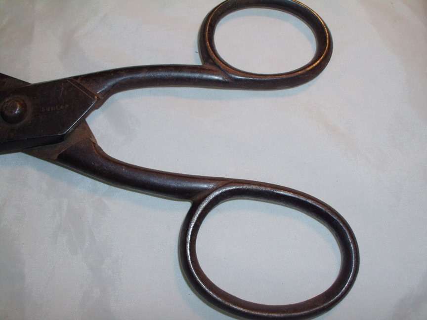 ANTIQUE 1920's "DUNLOP " FORGED METAL TAILOR SCISSORS / CUTTER'S , LEATHERWORK SHEARS 10 ins / 23 cm