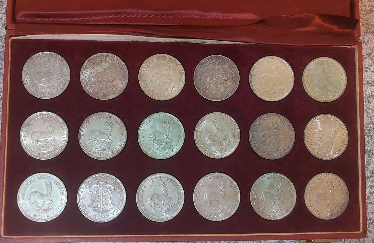 Complete crown set 1947 to 1964 (including the rare 1959) in red casing