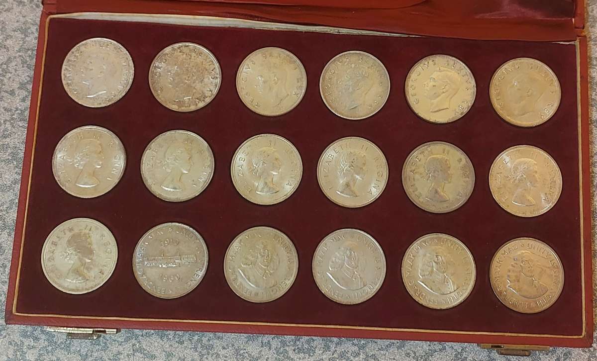 Complete crown set 1947 to 1964 (including the rare 1959) in red casing