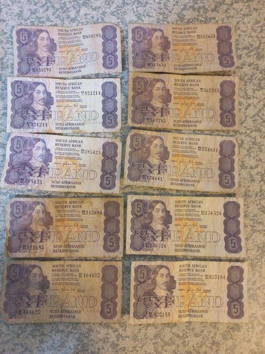 10 x R5 Gerhard de Kock well circulated notes