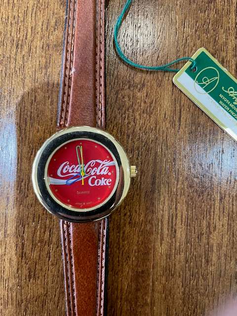 RARE Vintage UNIQUE BOTTLE TOP SHAPED COCA COLA WATCH - BRAND NEW