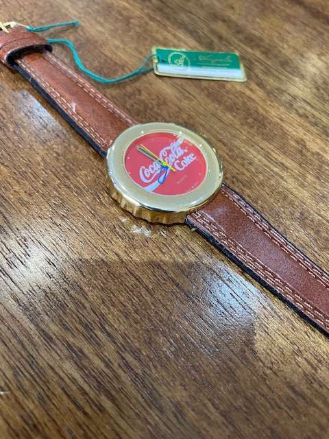 RARE Vintage UNIQUE BOTTLE TOP SHAPED COCA COLA WATCH - BRAND NEW