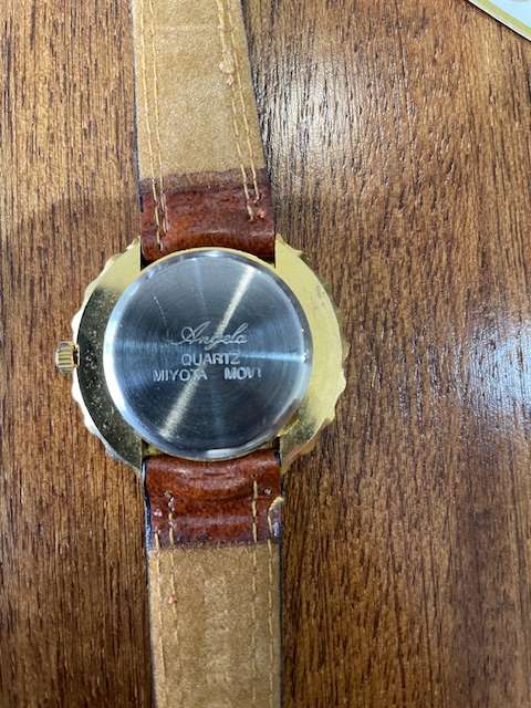 RARE Vintage UNIQUE BOTTLE TOP SHAPED COCA COLA WATCH - BRAND NEW