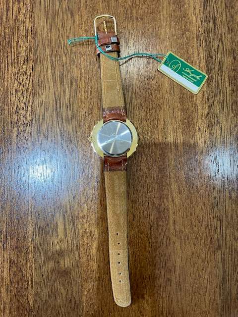 RARE Vintage UNIQUE BOTTLE TOP SHAPED COCA COLA WATCH - BRAND NEW