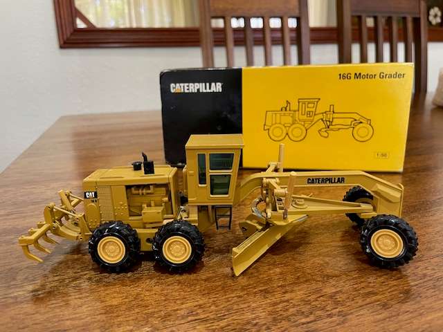 "LIMITED LAUNCH EDITION" NZG/NORSCOT - Caterpillar 16G Motorgrader with ripper model