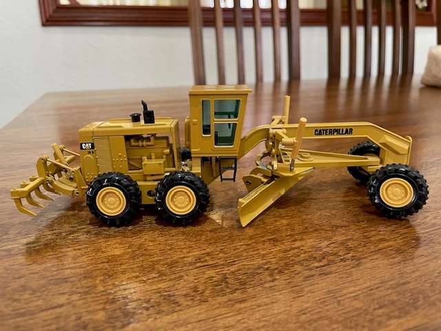 "LIMITED LAUNCH EDITION" NZG/NORSCOT - Caterpillar 16G Motorgrader with ripper model