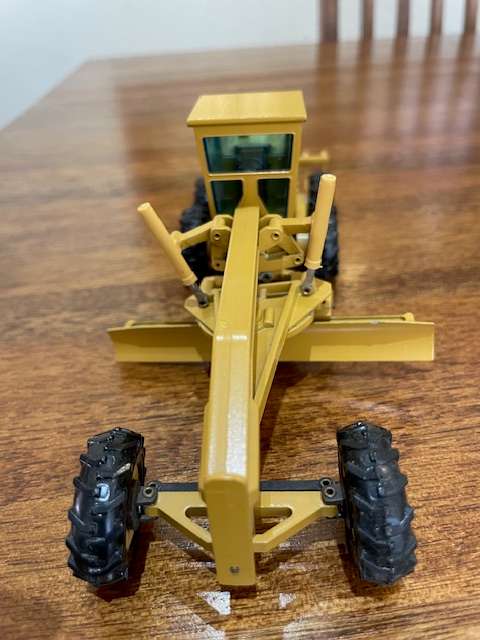 "LIMITED LAUNCH EDITION" NZG/NORSCOT - Caterpillar 16G Motorgrader with ripper model