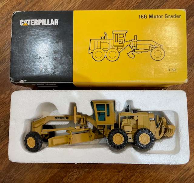 "LIMITED LAUNCH EDITION" NZG/NORSCOT - Caterpillar 16G Motorgrader with ripper model