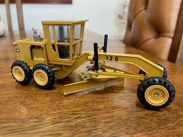 NZG - Caterpillar 12G Motorgrader 1:50 Scale model