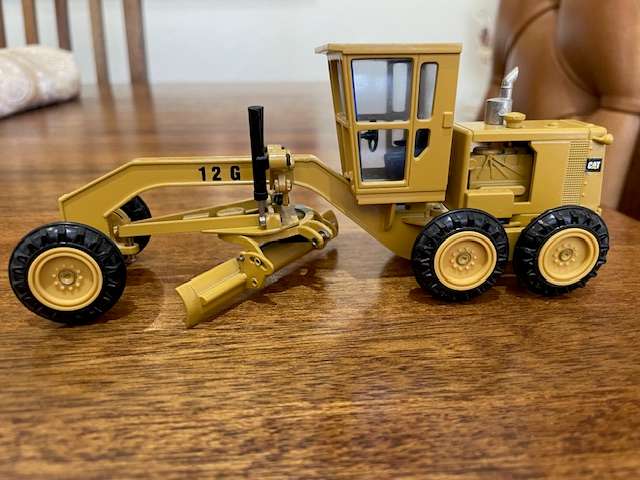 NZG - Caterpillar 12G Motorgrader 1:50 Scale model