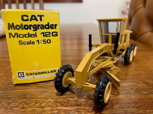 NZG - Caterpillar 12G Motorgrader 1:50 Scale model