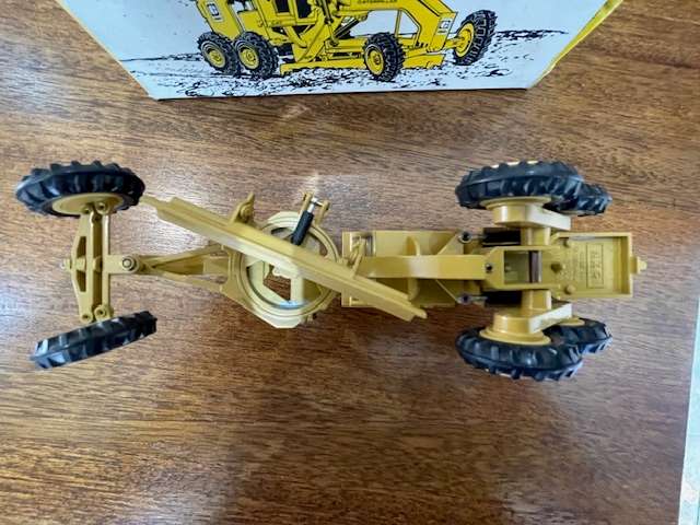 NZG - Caterpillar 12G Motorgrader 1:50 Scale model