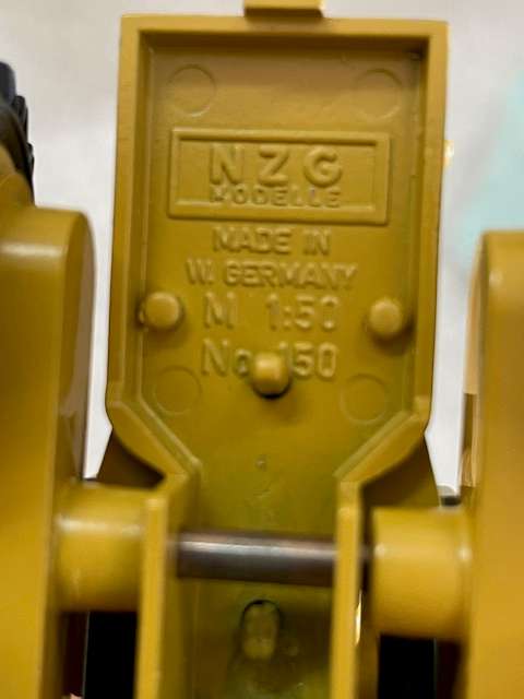 NZG - Caterpillar 12G Motorgrader 1:50 Scale model