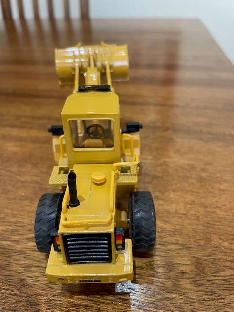 Furukawa FL200-1 Wheel Loader Model 1:50 scale