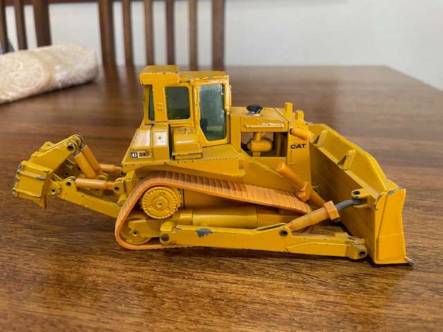 VINTAGE - NZG Caterpillar D8L Dozer 1:50 scale model