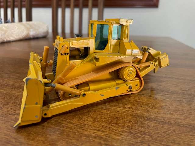 VINTAGE - NZG Caterpillar D8L Dozer 1:50 scale model