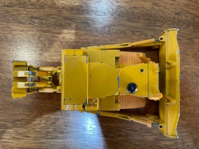 VINTAGE - NZG Caterpillar D8L Dozer 1:50 scale model