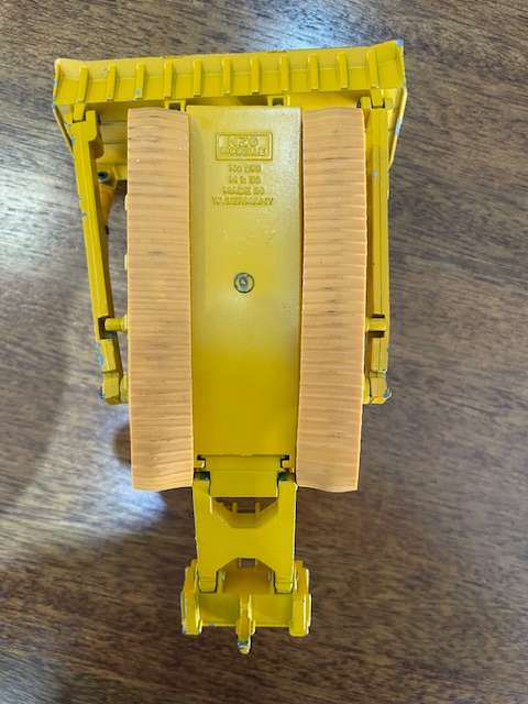 VINTAGE - NZG Caterpillar D8L Dozer 1:50 scale model