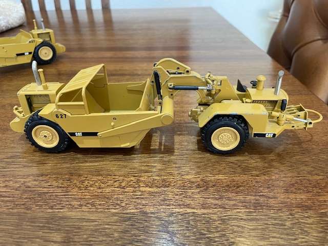 NZG Caterpillar 627 Scrapers 1:50 scale models