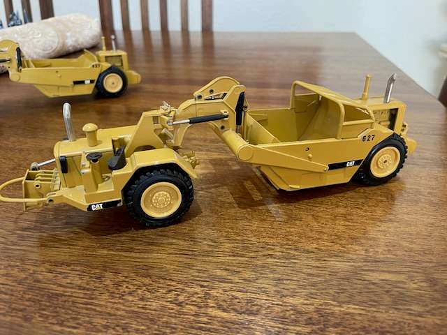 NZG Caterpillar 627 Scrapers 1:50 scale models