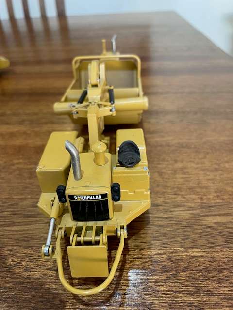 NZG Caterpillar 627 Scrapers 1:50 scale models